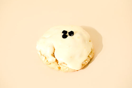 A Keksi blueberry lemon cookie on a cream background.