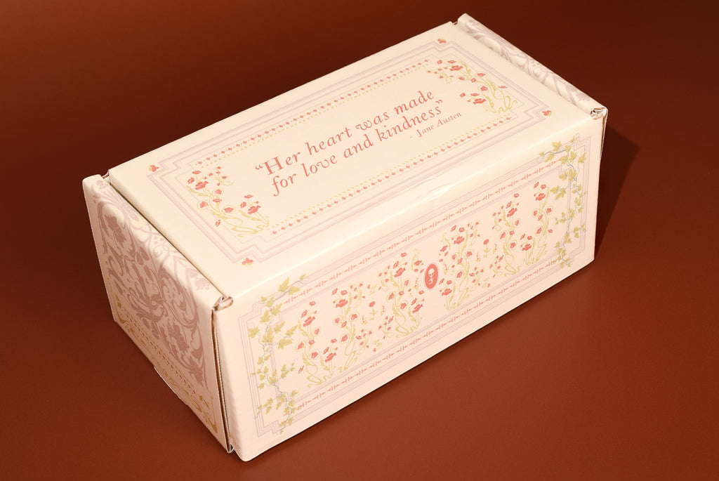 The keksi Mother's Day cookie gift box on a brown background.